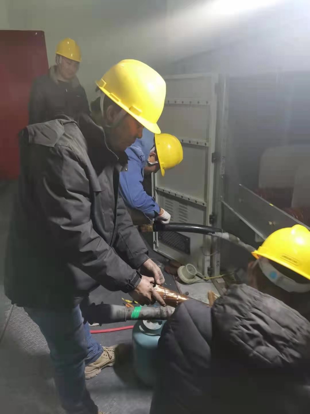 【安博·体育能源】中穆电站连夜抢修只为除夕万家灯火1.jpg